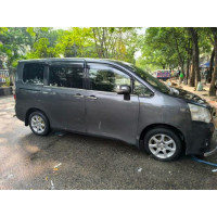 Toyota Noah 2011