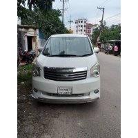 Toyota Noah X 2013