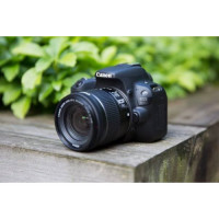 Canon EOS 200D