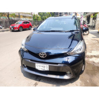 Toyota Prius Alpha 2016