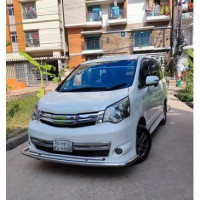 Toyota Noah Si 2010