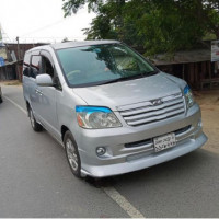 Toyota Noah 2002