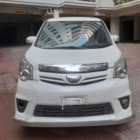 Toyota Noah Smart 2011